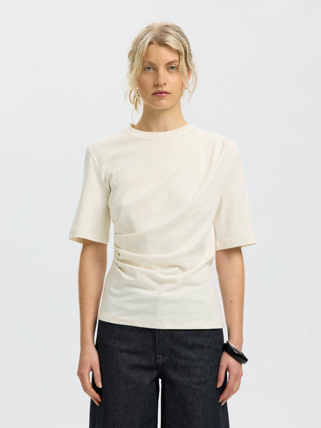 model_shot-front